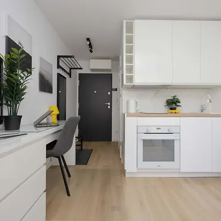 Apartament Functional Next To The Pole Mokotowskie, Workspace & Smart Tv By Renters Warszawa