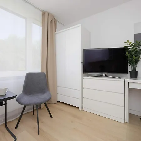Functional Next To The Pole Mokotowskie, Workspace & Smart Tv By Renters Warszawa