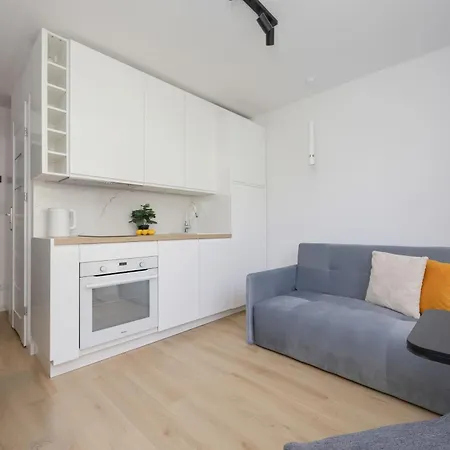 Functional Next To The Pole Mokotowskie, Workspace & Smart Tv By Renters Warszawa