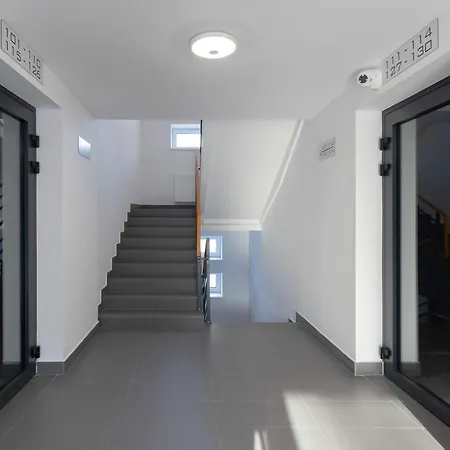 Functional Next To The Pole Mokotowskie, Workspace & Smart Tv By Renters Apartament