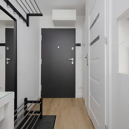 Functional Next To The Pole Mokotowskie, Workspace & Smart Tv By Renters Apartament *